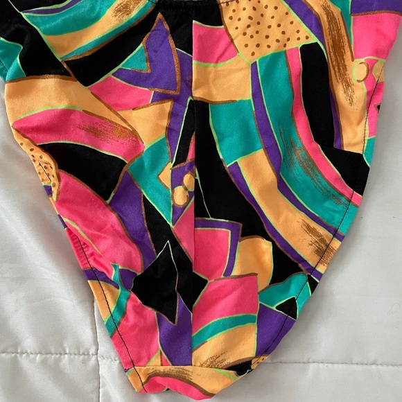 ‼️SOLD ‼️ Retro 80s Hi-thigh Geometric Swimsuit - Picture 14 of 14